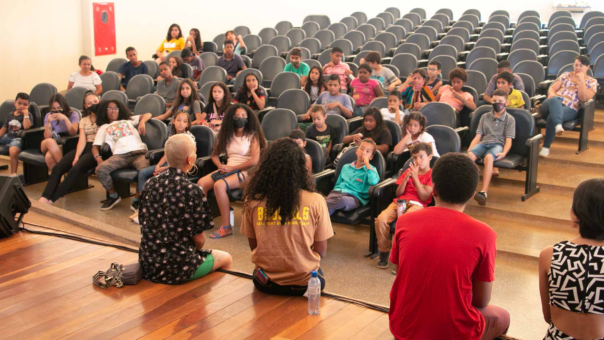 Encontro com alunos no Complexo Cultural da samambaia